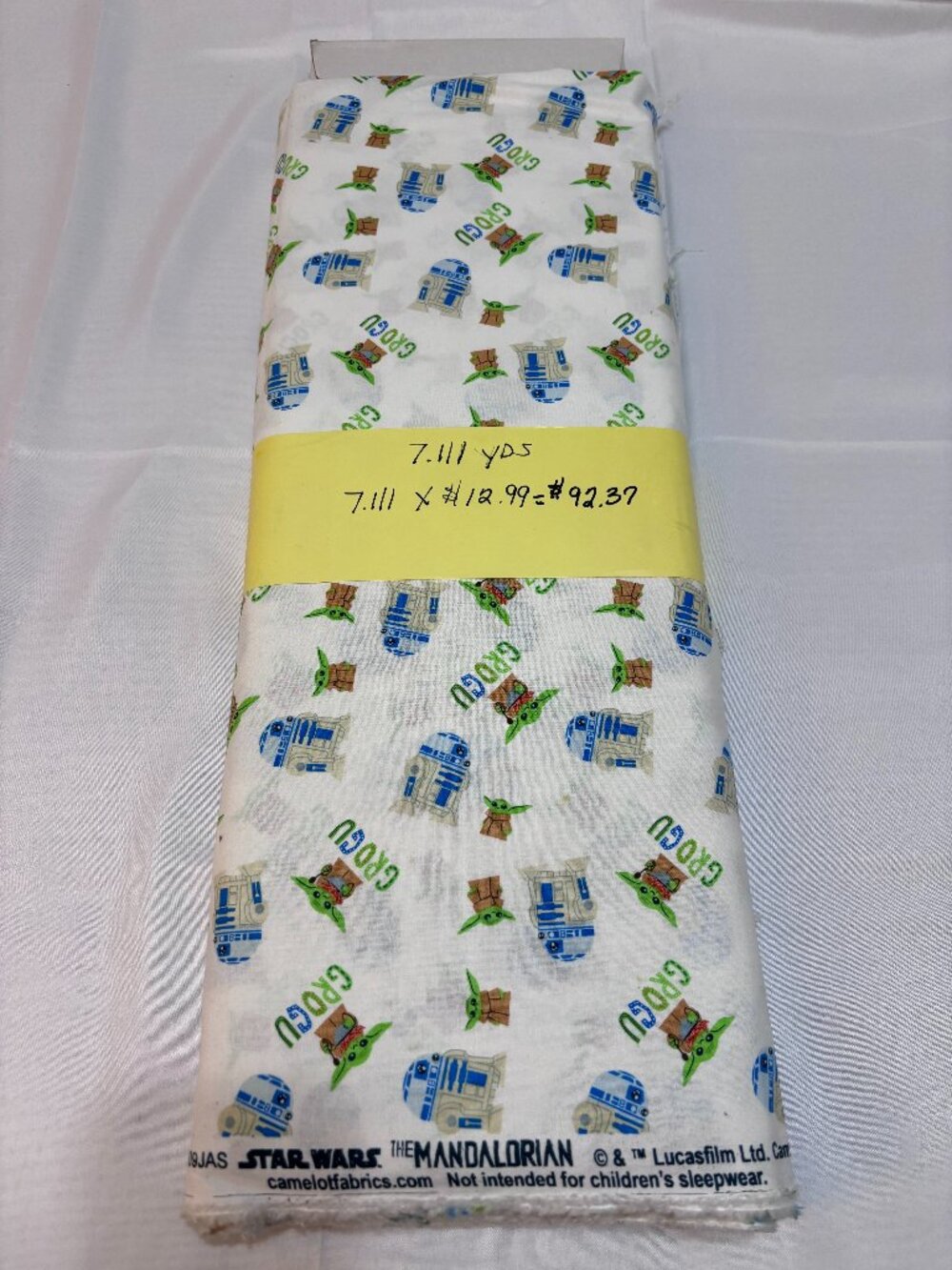 Star Wars The Mandalorian Grogu & R2-D2 Toss Cotton Fabric – 6.60 Yards